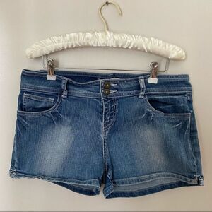 2.1 Denim Shorts Forever 21 Classic Trendy Neutral Jean Pockets Cute Fade Wash